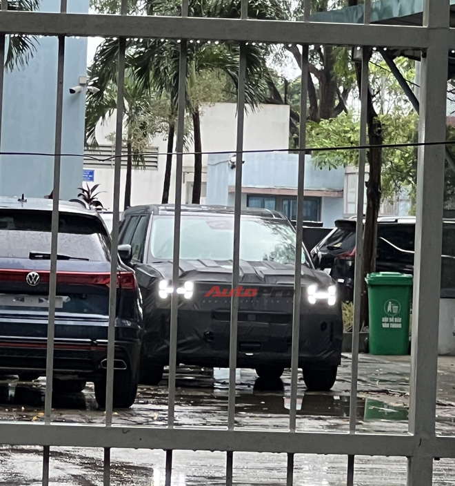 Hyundai Santa Fe 2024 lần đầu lộ diện tại Việt Nam: Thiết kế mới dễ gây tranh cãi, ra mắt năm nay sẽ làm khó Sorento - Ảnh 2