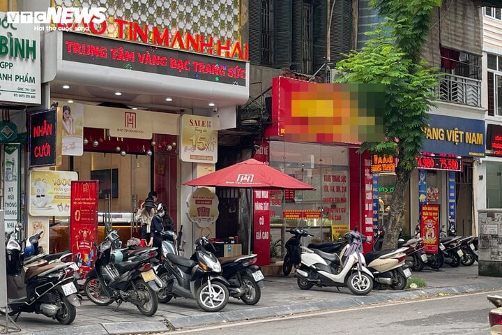Giá vàng nhẫn tăng vọt, cửa hàng mở bán nhỏ giọt - Ảnh 3
