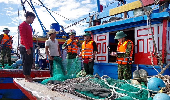 Phạt nặng vi phạm khai thác thủy sản từ 1/8 - Ảnh 1