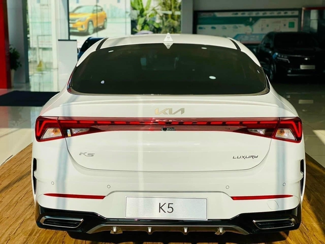 Kia K5 giảm giá tới 50 triệu tại đại lý: Bản ‘base’ còn gần 810 triệu, rẻ hơn nhiều Camry nhưng vẫn đắt hơn Mazda6 - Ảnh 5