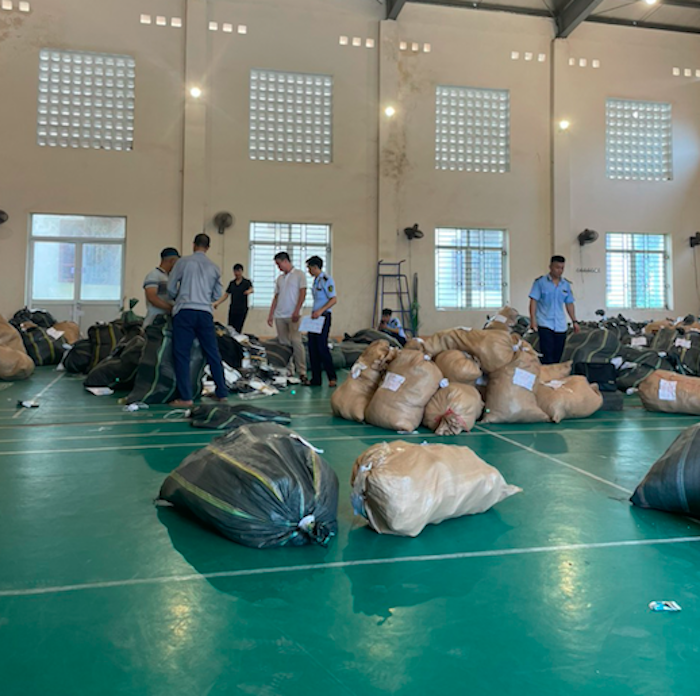 Kho hàng chứa hơn 23 ngàn sản phẩm giả Gucci, Burberry, Hermès, Nike, Adidas - Ảnh 1