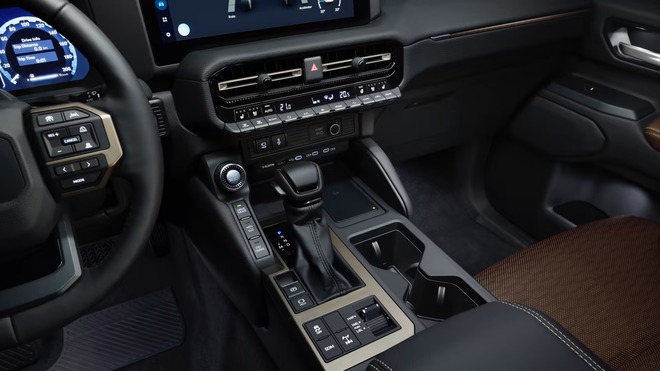 Toyota Land Cruiser Prado 2024 xuất hiện ở Đà Nẵng: Không phải nhập chính hãng, cộng đồng xe Việt Nam thêm 'nóng ruột' chờ bản chính thức - Ảnh 11