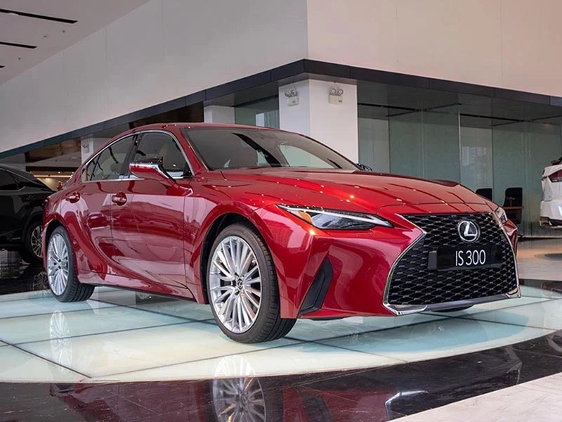 Lexus IS rút khỏi Việt Nam sau chưa đầy 4 năm ra mắt bản mới, nhường đất diễn cho C-Class, 3-Series - Ảnh 1