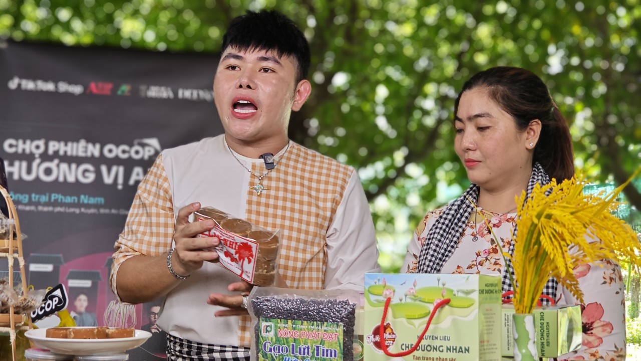 4 giờ livestream chốt đơn 23 tấn gạo lẻ, doanh nghiệp giao hàng ra sao? - Ảnh 1