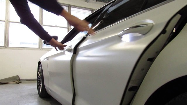 Cửa hít BMW X5 kẹp tay khách hàng, hãng xe Đức phải bồi thường hơn 48 tỷ đồng - Ảnh 1