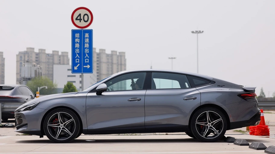 Đại lý báo MG7 đã về với bản ‘full option’, động cơ 2.0L, cọc sớm được giảm giá và ‘không tốn tiền bảo dưỡng 3 năm’ - Ảnh 2