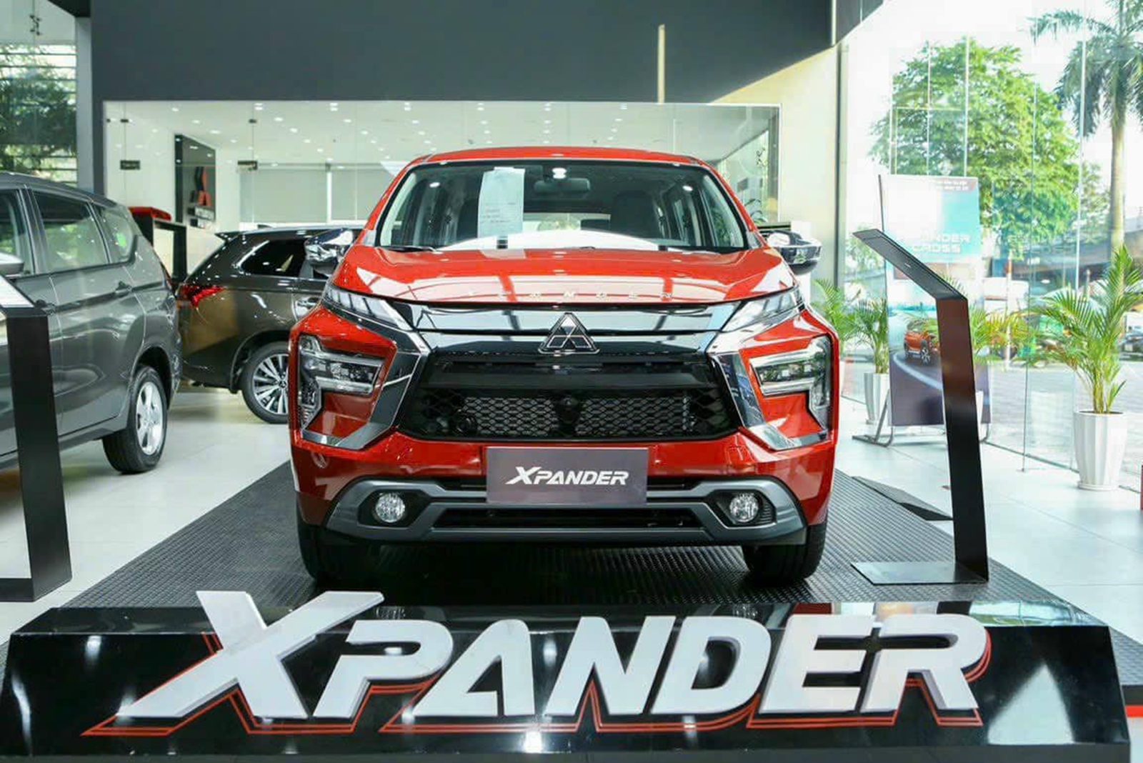 Mitsubishi Xpander AT Premium giá chỉ còn 578 triệu tại đại lý, bản cao nhất còn rẻ hơn Suzuki XL7 tiêu chuẩn - Ảnh 1