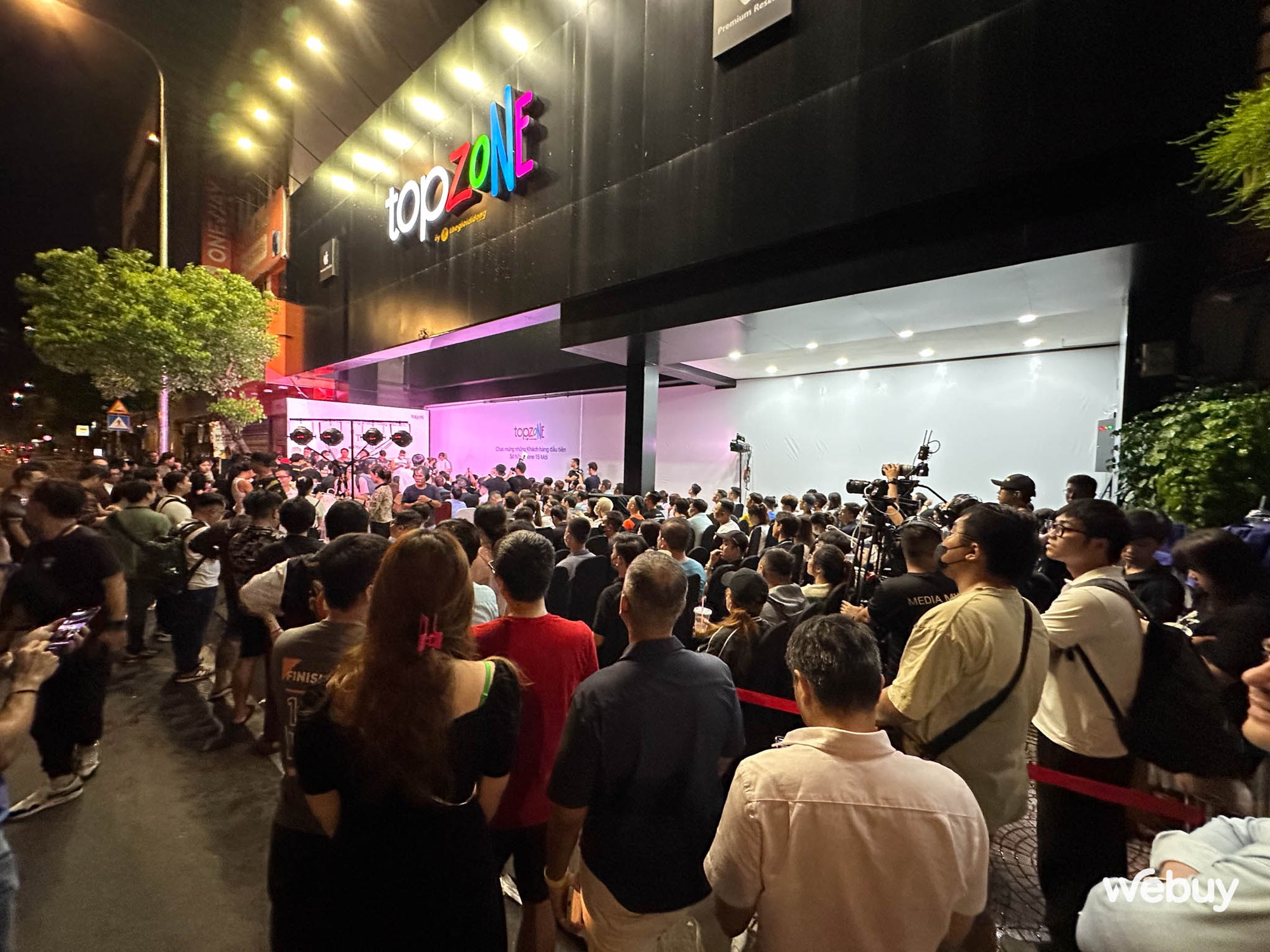 Người Việt 'cuồng' iPhone: Có mẫu bán chạy nhất thị trường, mẫu lại được tìm kiếm nhiều nhất hiện nay - Ảnh 1