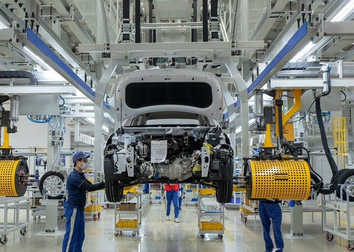 Vì sao nhiều bộ e ngại với đề xuất giảm phí trước bạ cho ô tô trong nước? - Ảnh 1