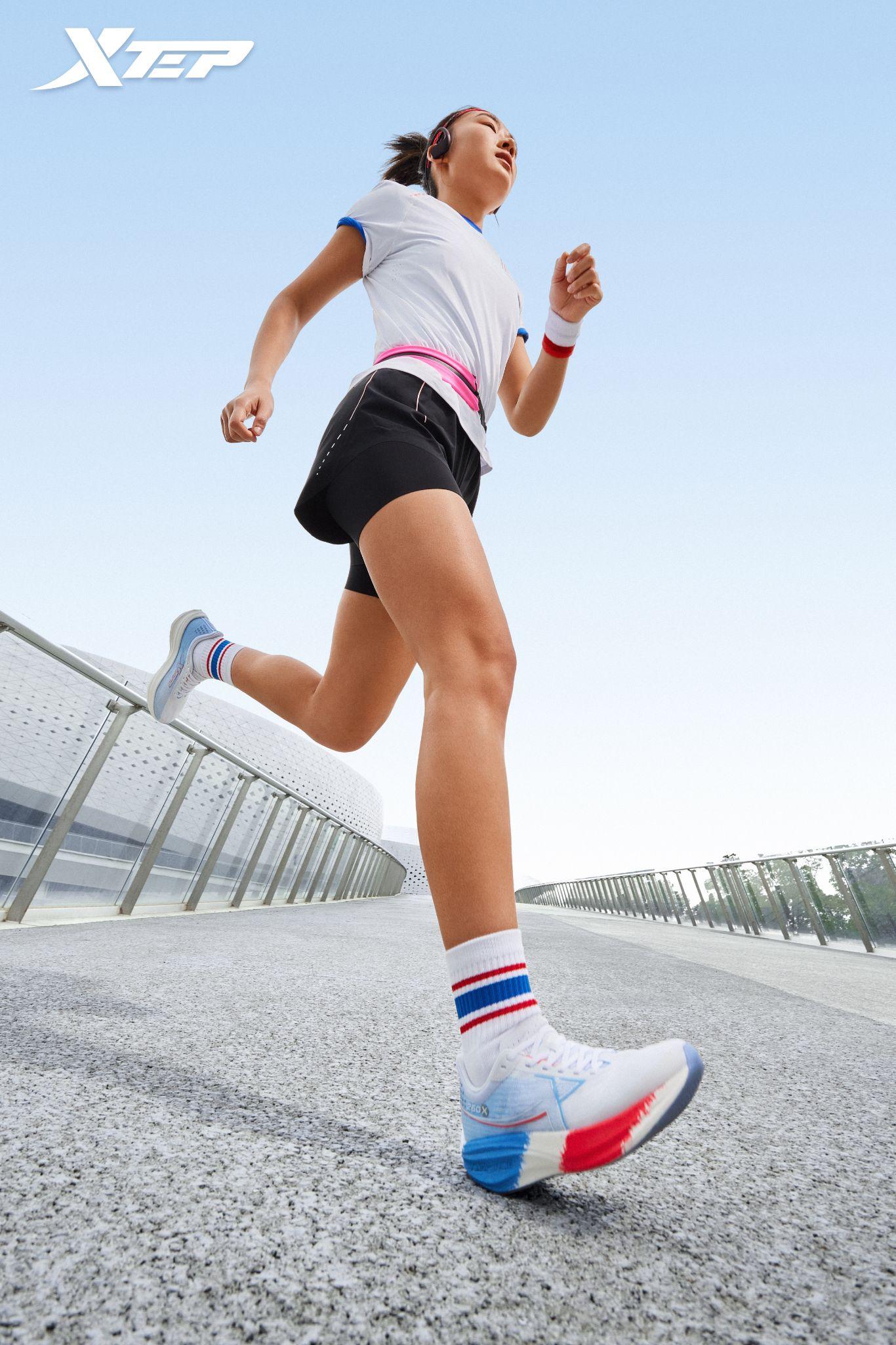 Thương hiệu thời trang thể thao Xtep ra mắt giày chạy phiên bản Olympic Paris 2024 - Ảnh 4