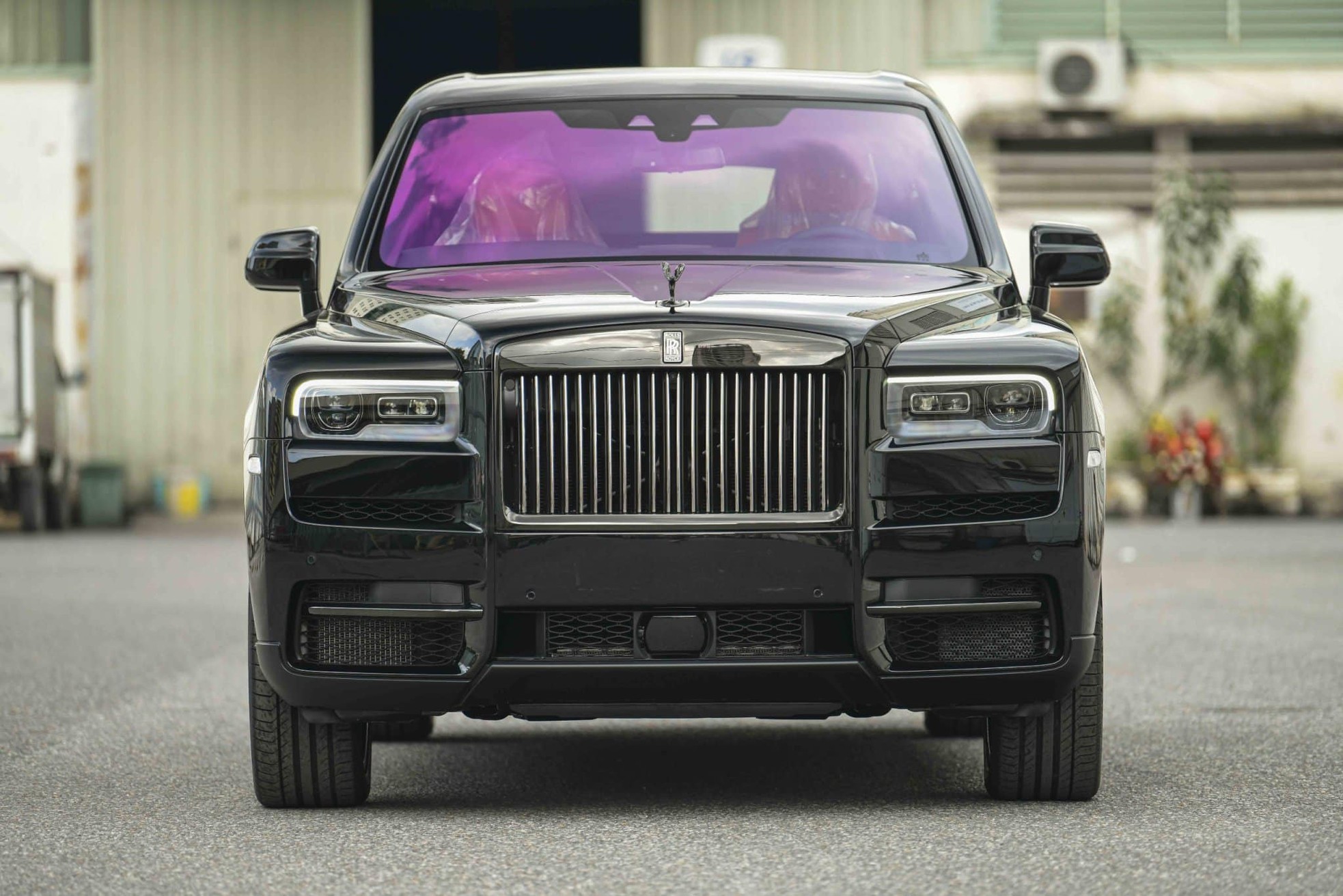 Cận cảnh Rolls-Royce Cullinan Black Badge 2024 vừa về Việt Nam - Ảnh 2