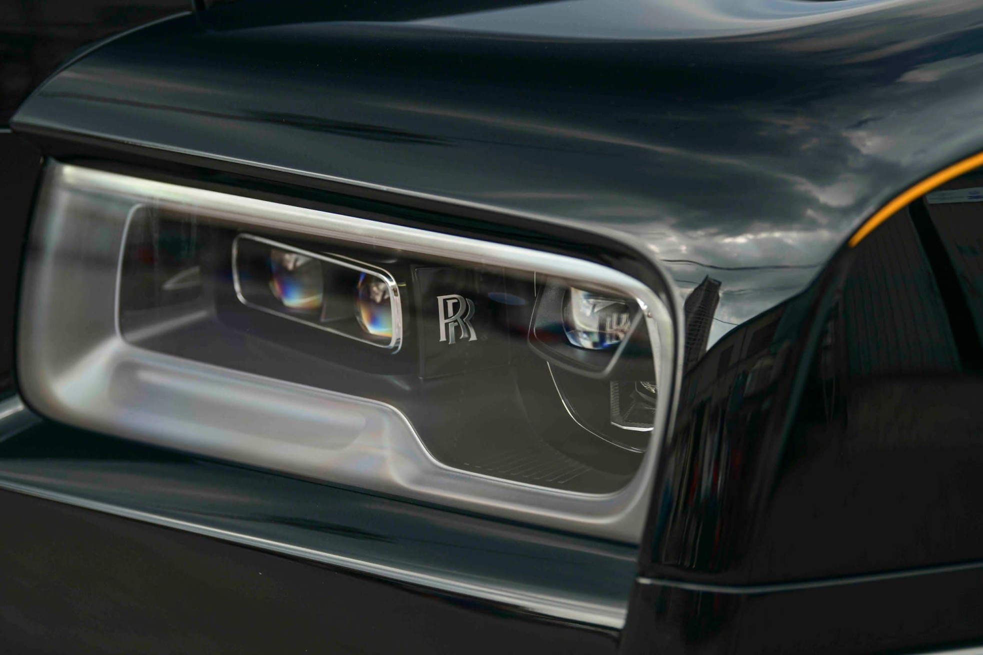 Cận cảnh Rolls-Royce Cullinan Black Badge 2024 vừa về Việt Nam - Ảnh 18