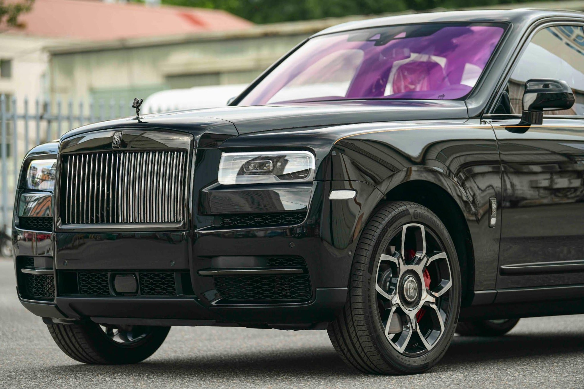 Cận cảnh Rolls-Royce Cullinan Black Badge 2024 vừa về Việt Nam - Ảnh 14
