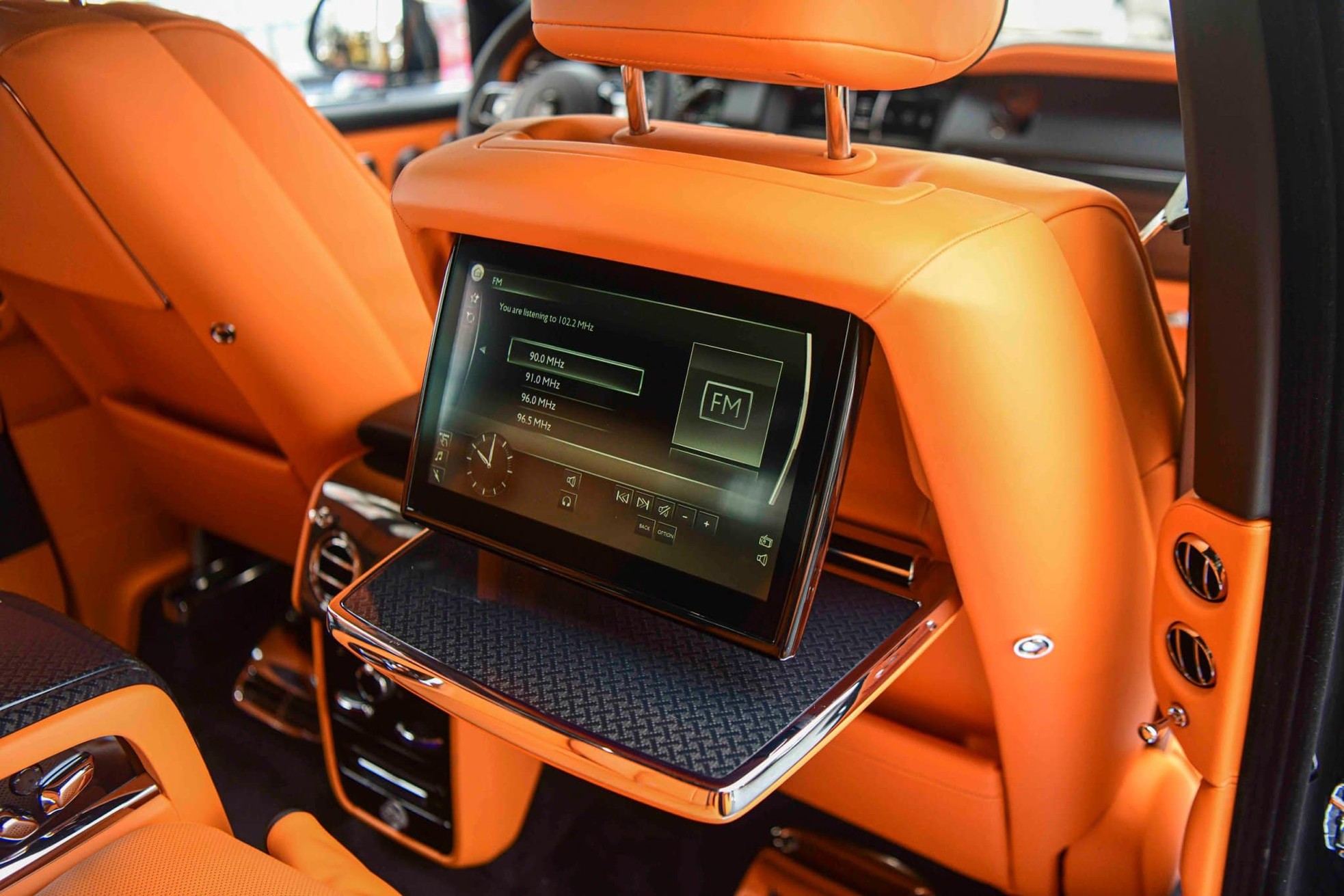 Cận cảnh Rolls-Royce Cullinan Black Badge 2024 vừa về Việt Nam - Ảnh 11