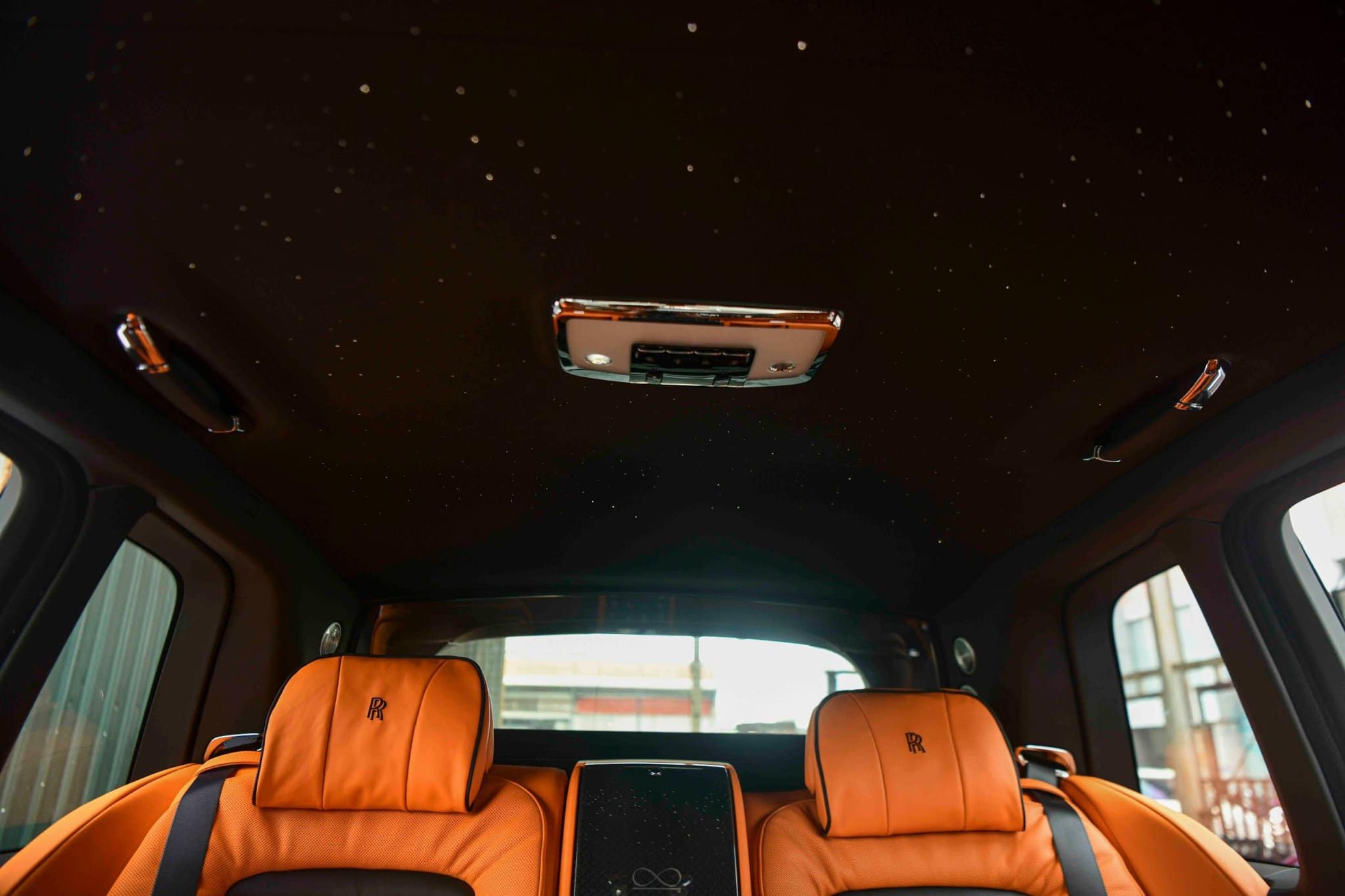 Cận cảnh Rolls-Royce Cullinan Black Badge 2024 vừa về Việt Nam - Ảnh 12