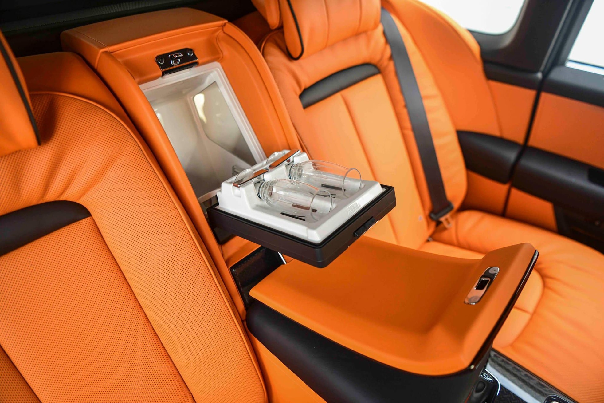 Cận cảnh Rolls-Royce Cullinan Black Badge 2024 vừa về Việt Nam - Ảnh 33