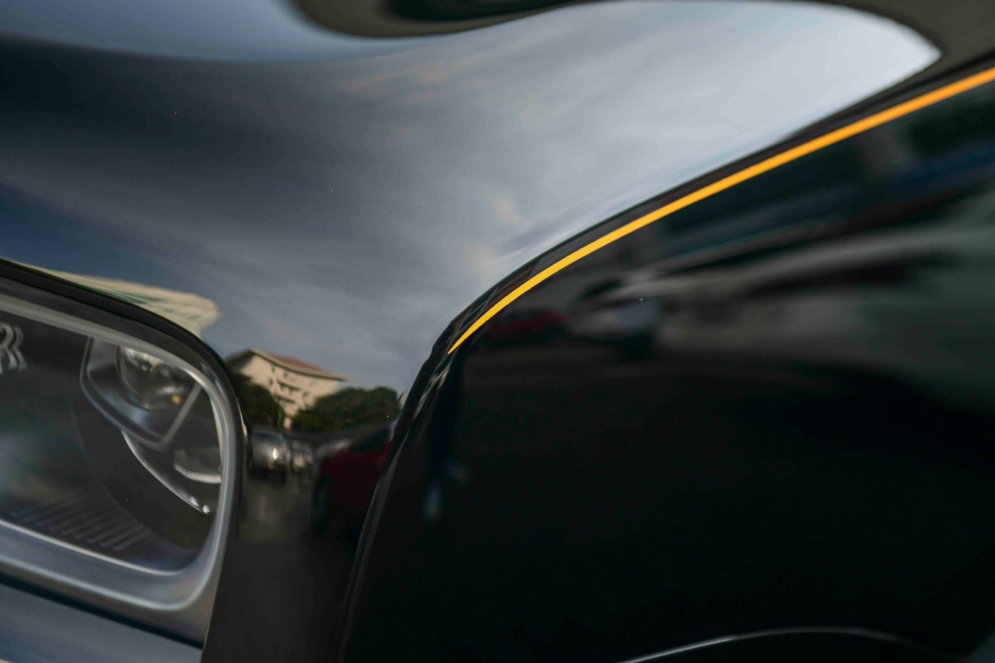 Cận cảnh Rolls-Royce Cullinan Black Badge 2024 vừa về Việt Nam - Ảnh 19