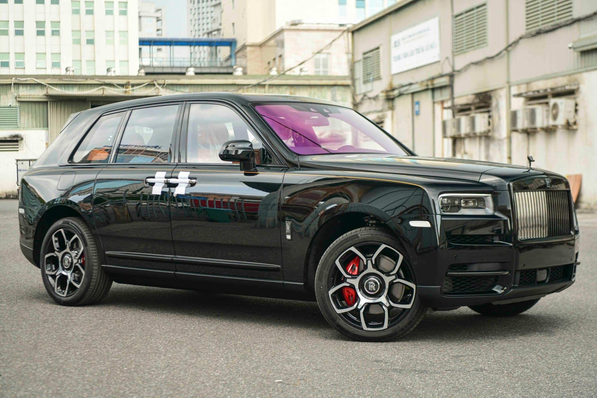 Cận cảnh Rolls-Royce Cullinan Black Badge 2024 vừa về Việt Nam - Ảnh 5