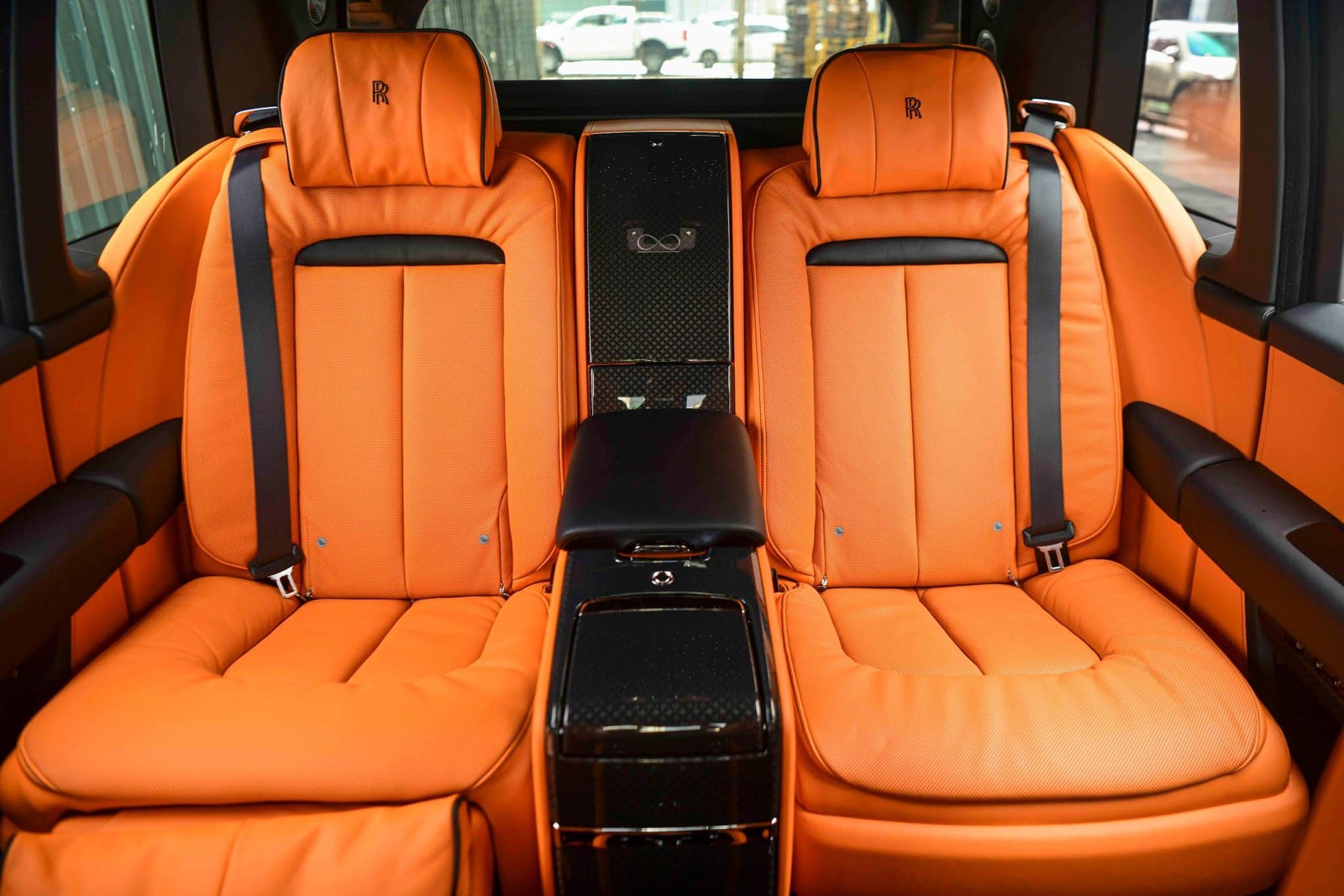 Cận cảnh Rolls-Royce Cullinan Black Badge 2024 vừa về Việt Nam - Ảnh 9