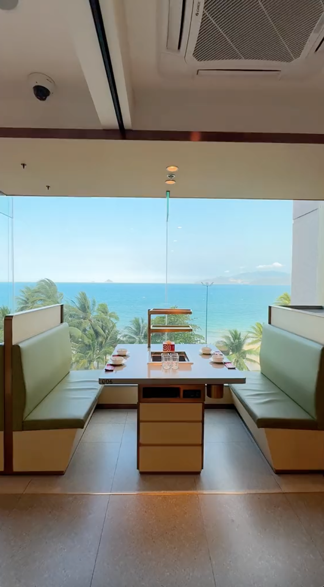 Xôn xao chi nhánh Haidilao có view "đẹp nhất Việt Nam": Ăn lẩu ngay cạnh bờ biển xanh ngắt - Ảnh 1
