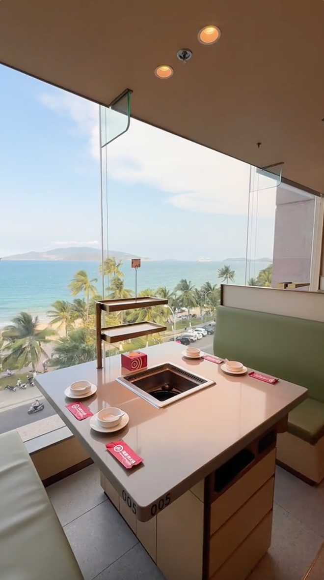 Xôn xao chi nhánh Haidilao có view "đẹp nhất Việt Nam": Ăn lẩu ngay cạnh bờ biển xanh ngắt - Ảnh 2