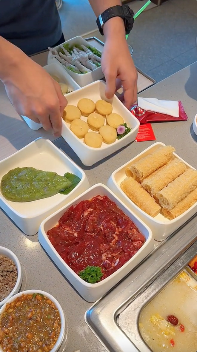 Xôn xao chi nhánh Haidilao có view "đẹp nhất Việt Nam": Ăn lẩu ngay cạnh bờ biển xanh ngắt - Ảnh 7