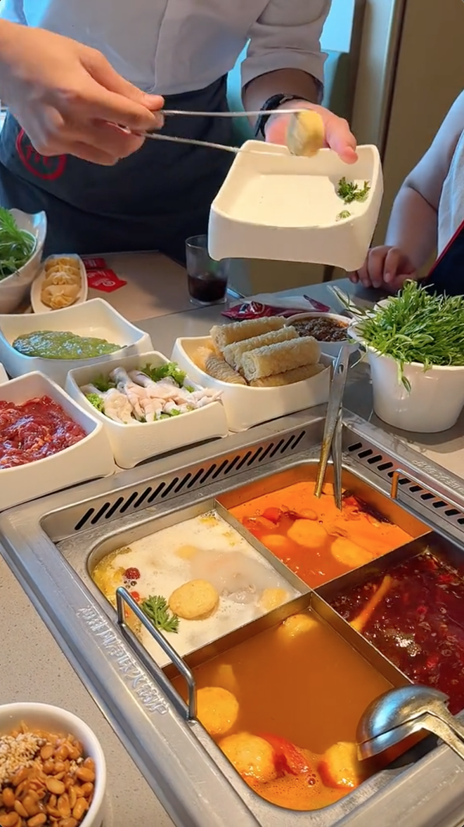 Xôn xao chi nhánh Haidilao có view "đẹp nhất Việt Nam": Ăn lẩu ngay cạnh bờ biển xanh ngắt - Ảnh 8