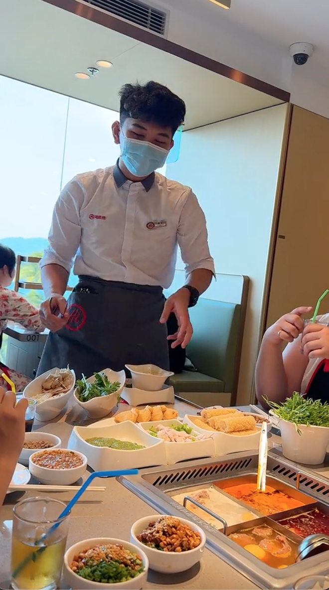 Xôn xao chi nhánh Haidilao có view "đẹp nhất Việt Nam": Ăn lẩu ngay cạnh bờ biển xanh ngắt - Ảnh 9