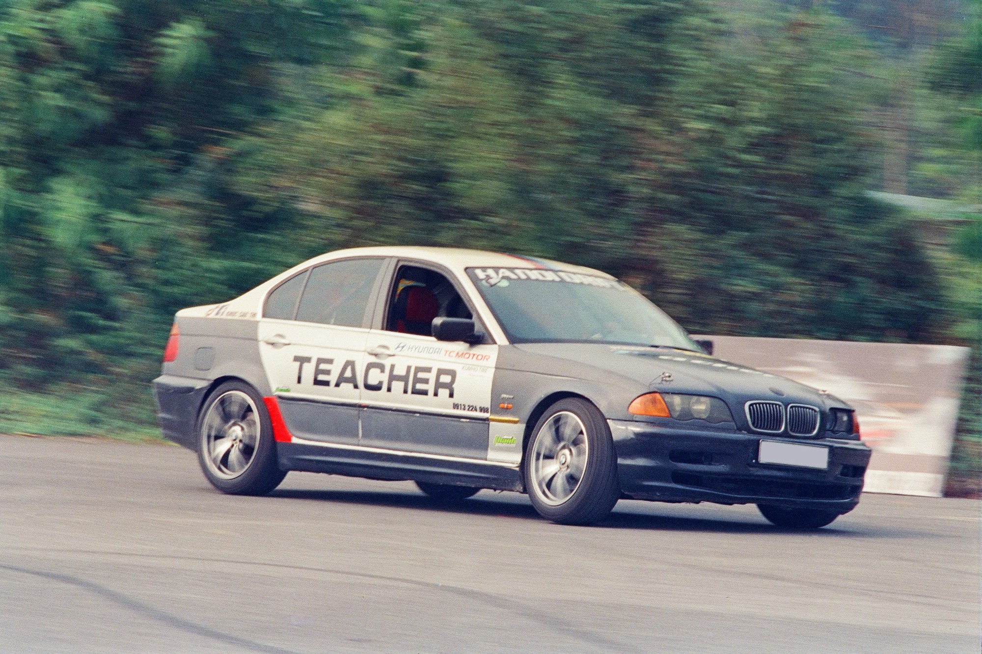 BMW 3-Series càng sửa càng hỏng, dân chơi drift nổi tiếng Việt Nam 'bóc phốt' garage: 'Tốn hơn 200 triệu, may chưa văng máy ra ngoài' - Ảnh 4