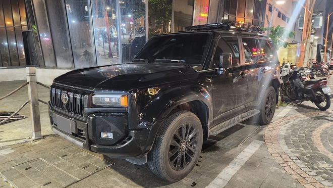 Toyota Land Cruiser Prado 2024 xuất hiện ở Đà Nẵng: Không phải nhập chính hãng, cộng đồng xe Việt Nam thêm 'nóng ruột' chờ bản chính thức - Ảnh 1