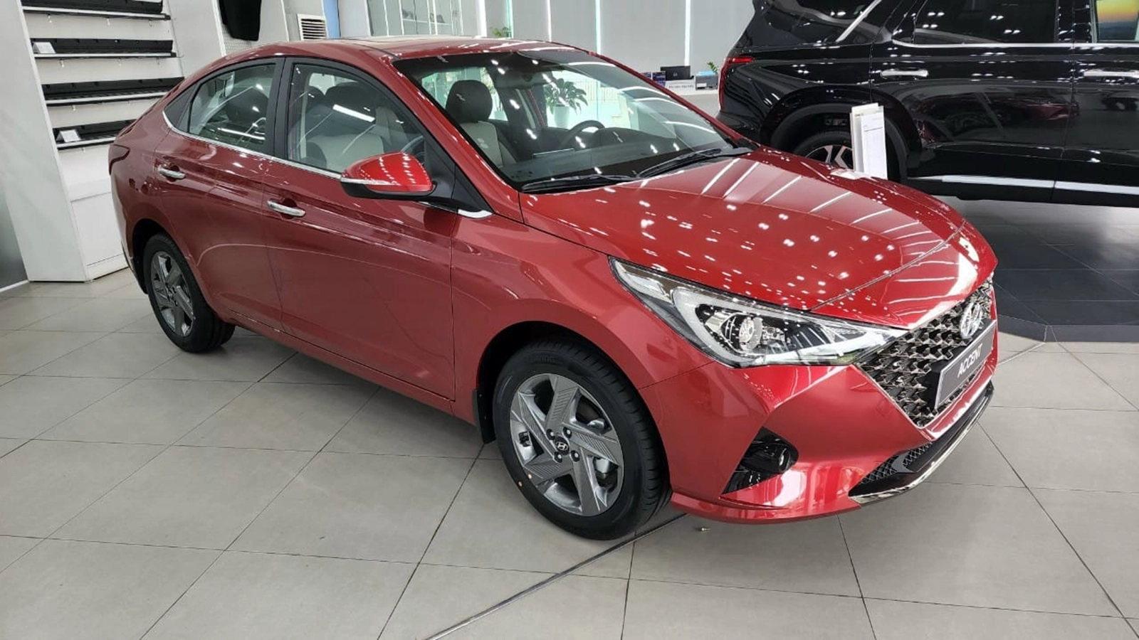Hyundai Accent đời cũ giảm giá đến 50 triệu xả hàng tồn tại đại lý, sales nói vẫn có khách quan tâm vì 2 lý do - Ảnh 1