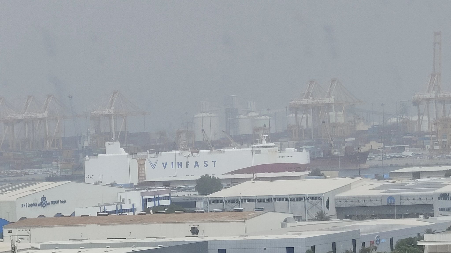 Tàu Silver Queen chở lô xe VinFast cập cảng Dubai, sẵn sàng giao xe cho giới nhà giàu UAE? - Ảnh 2