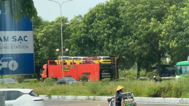 VinFast VF 3 liên tục xuất hiện trên 'xe thớt', CĐM sốt: Điều gì sắp xảy ra? - Ảnh 2