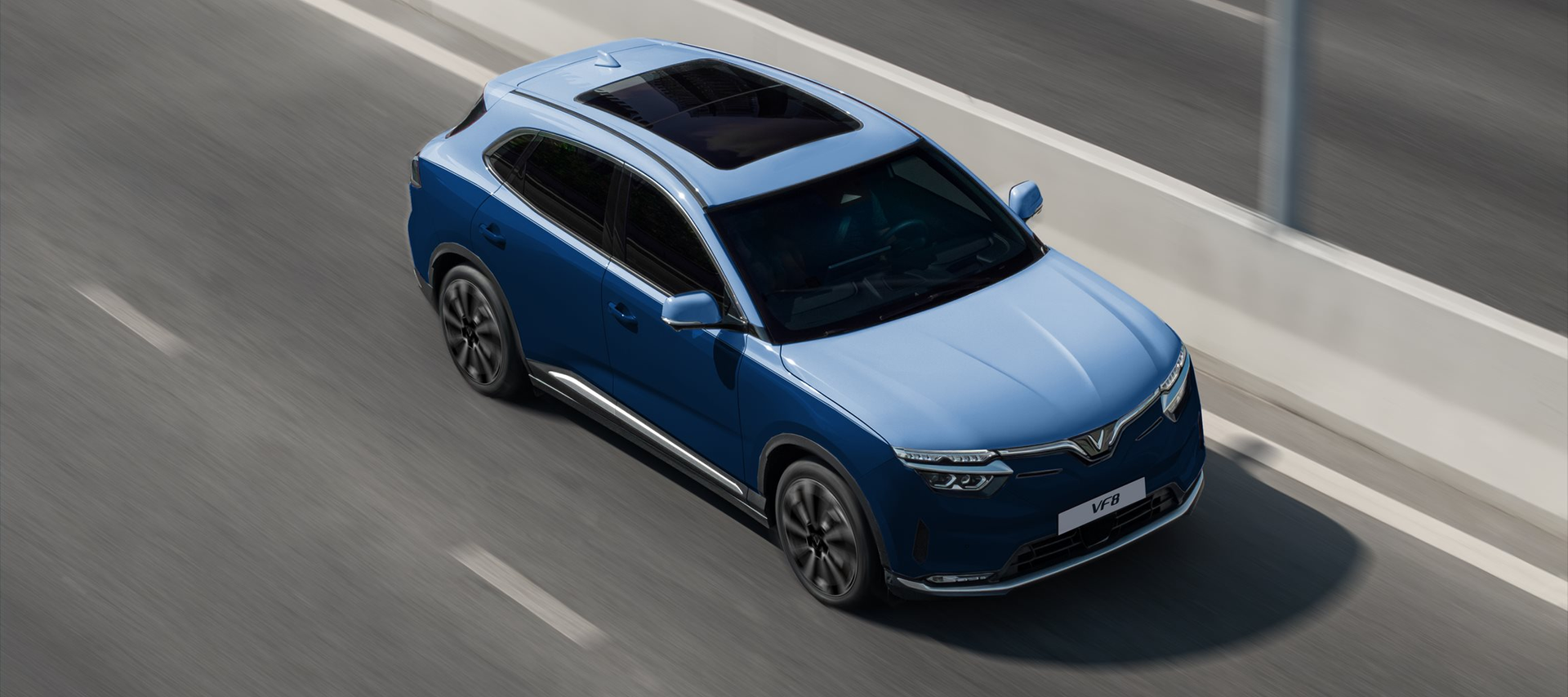 VinFast VF 8 của ông Phạm Nhật Vượng có thêm bản Lux: Phối màu ấn tượng hơn, trợ lý ảo Vivi có AI tạo sinh - khách thích nâng cấp được mua lại bản cũ giá tối đa 90% - Ảnh 2