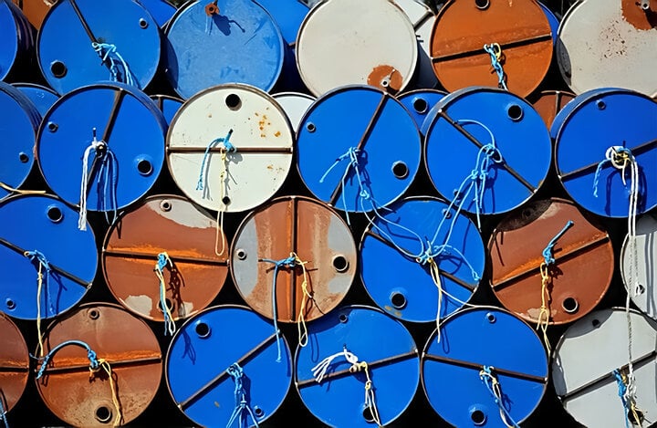 Đầu mối xăng dầu phải có bến cảng, bể chứa và tối thiểu 10 cửa hàng bán lẻ - Ảnh 1