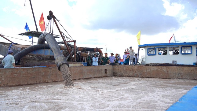 Khai thác mỏ cát ‘chưa có tiền lệ’ làm cao tốc - Ảnh 2