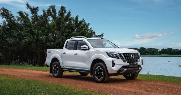 Bán tải Nissan Navara 2024 thêm phiên bản, giảm giá bán đấu Ford Ranger