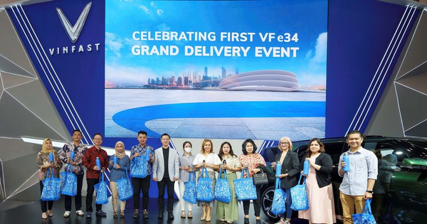VinFast bàn giao lô SUV điện VF e34 đầu tiên tại Indonesia