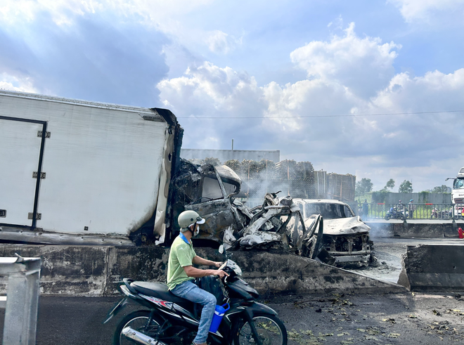 Volvo XC90 là xe gì mà giúp tài xế 'sinh ra một lần nữa' trong vụ tai nạn liên hoàn ở cầu Phú Mỹ? - Ảnh 1