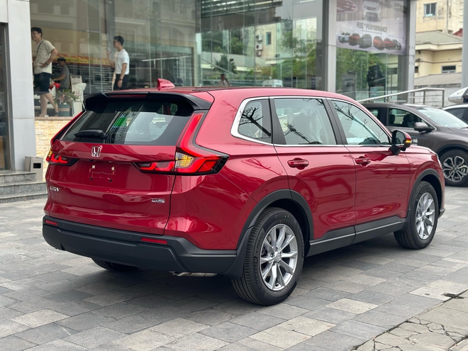 Honda CR-V giảm giá đến 100 triệu tại đại lý: Bản ‘base’ còn từ 1 tỷ đồng, vẫn đắt hơn CX-5 bản cao cấp nhất - Ảnh 2