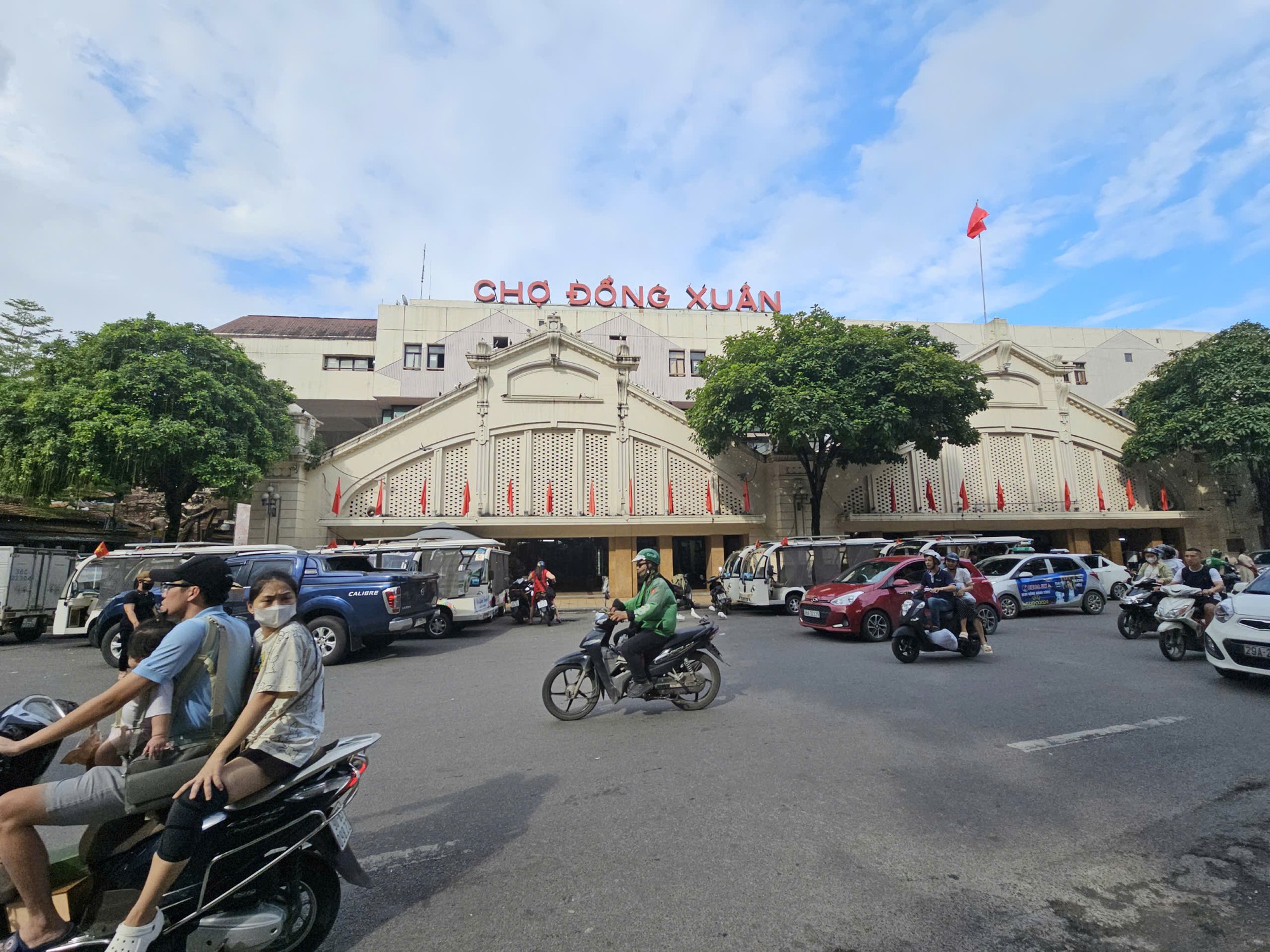 Hắt hiu chợ truyền thống Hà Nội - Ảnh 1