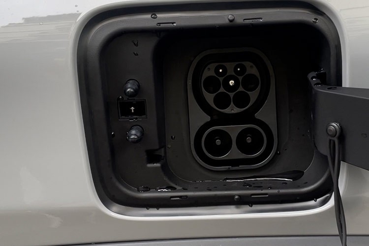 Xe điện VF 3 có thể sạc tại nhà: Khách hàng chờ một thứ - Ảnh 1