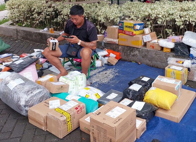 Hàng nhập khẩu giá trị thấp: Cần áp thuế công bằng với hàng sản xuất trong nước - Ảnh 1