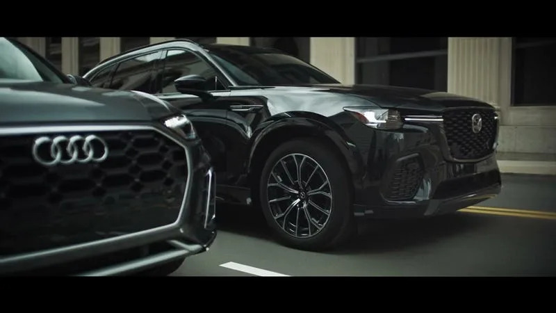 Clip quảng cáo 30 giây của Mazda khiến khách hàng phẫn nộ: Tự ví mình sánh ngang Audi, đoạn cuối còn ám chỉ... sắp vượt - Ảnh 1