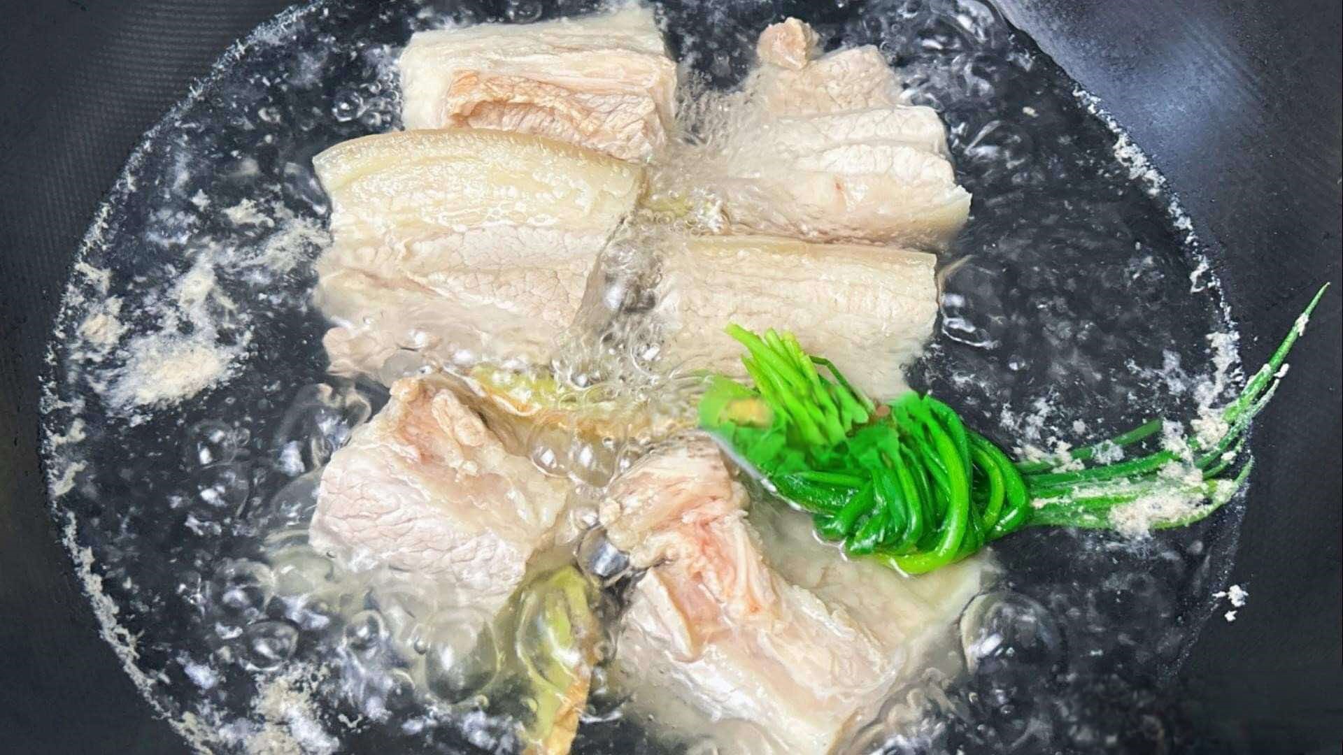 "Bọt tạo ra khi nấu thịt là chất bẩn hay tinh chất? Ăn hay vứt đi?": Đọc ngay để làm cho đúng - Ảnh 2