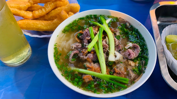 Những quán phở đêm nổi tiếng Hà Nội nghỉ lễ vẫn đông khách - Ảnh 5