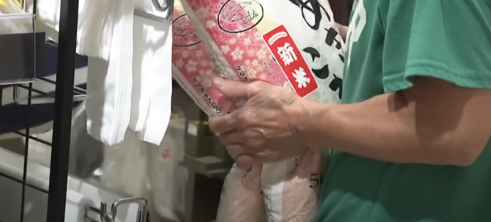 Thiếu gạo trầm trọng ở Nhật: Đi 7 cửa hàng mới mua được 5kg, mỗi người chỉ có thể mua một bao - Ảnh 4