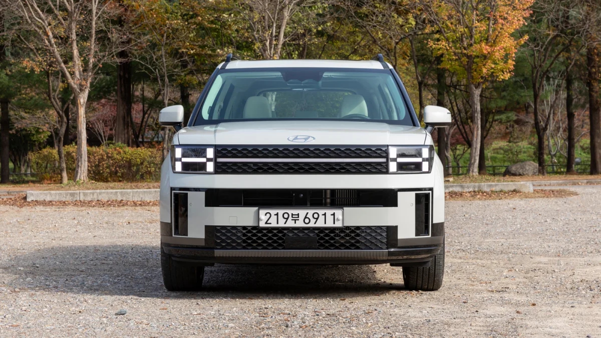 Hyundai Santa Fe 2024 nhận cọc tại đại lý: Dễ ra mắt tháng sau, bỏ máy dầu, thêm xăng turbo đấu Sorento, CX-8 - Ảnh 1