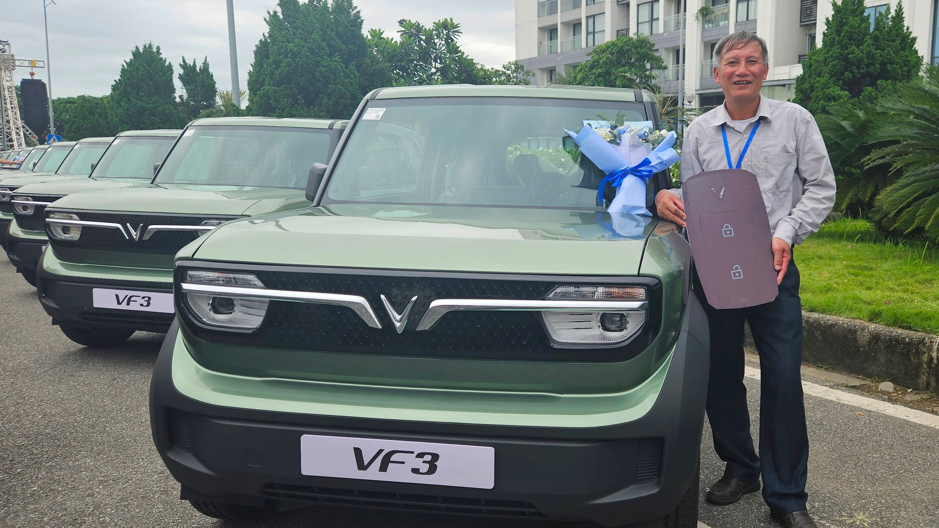 Những vị khách đầu tiên nhận VinFast VF 3: người lần đầu tiên sử dụng xe điện, người chốt mua chỉ trong một nốt nhạc - Ảnh 1