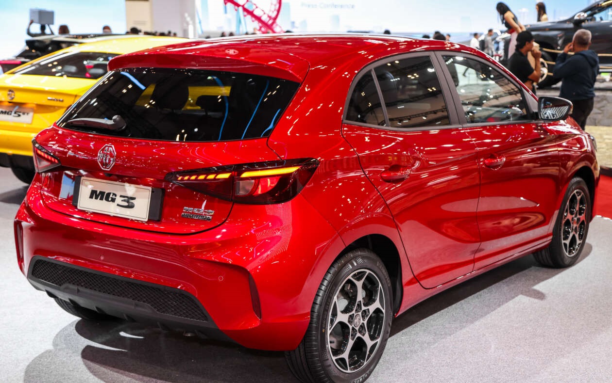 Ô tô giá rẻ 320 triệu đồng khiến Kia Morning, Grand i10 ở Việt Nam "khóc thét", "uống" 4,4lít/100 km - Ảnh 2
